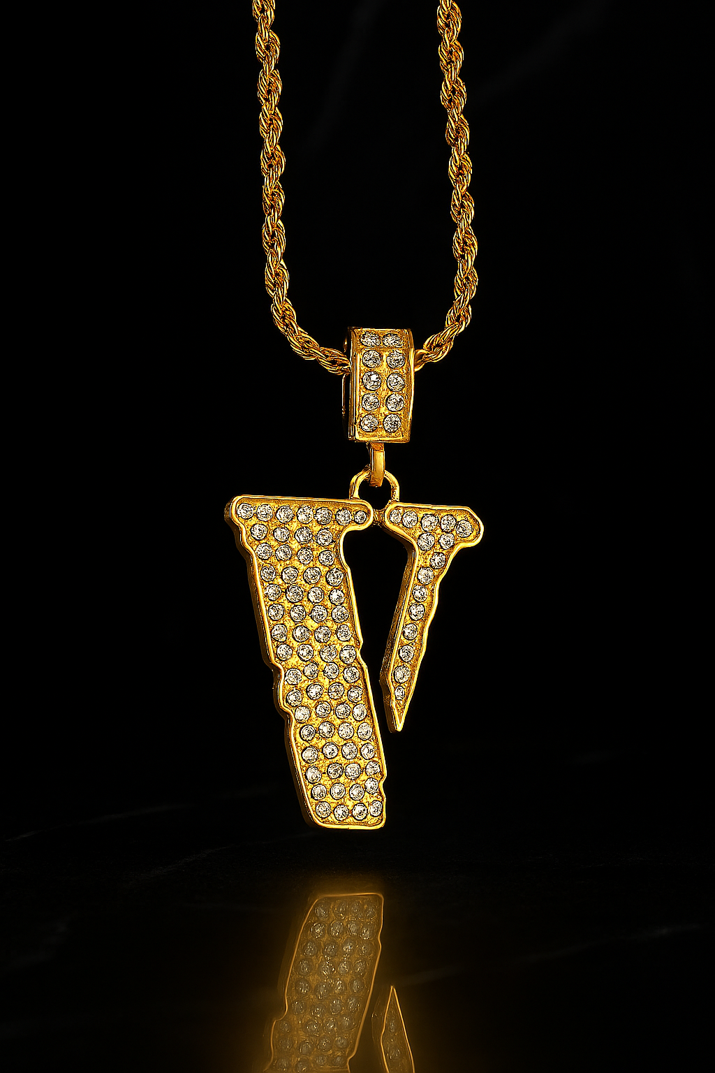 "V" Goudkleurige Hanger